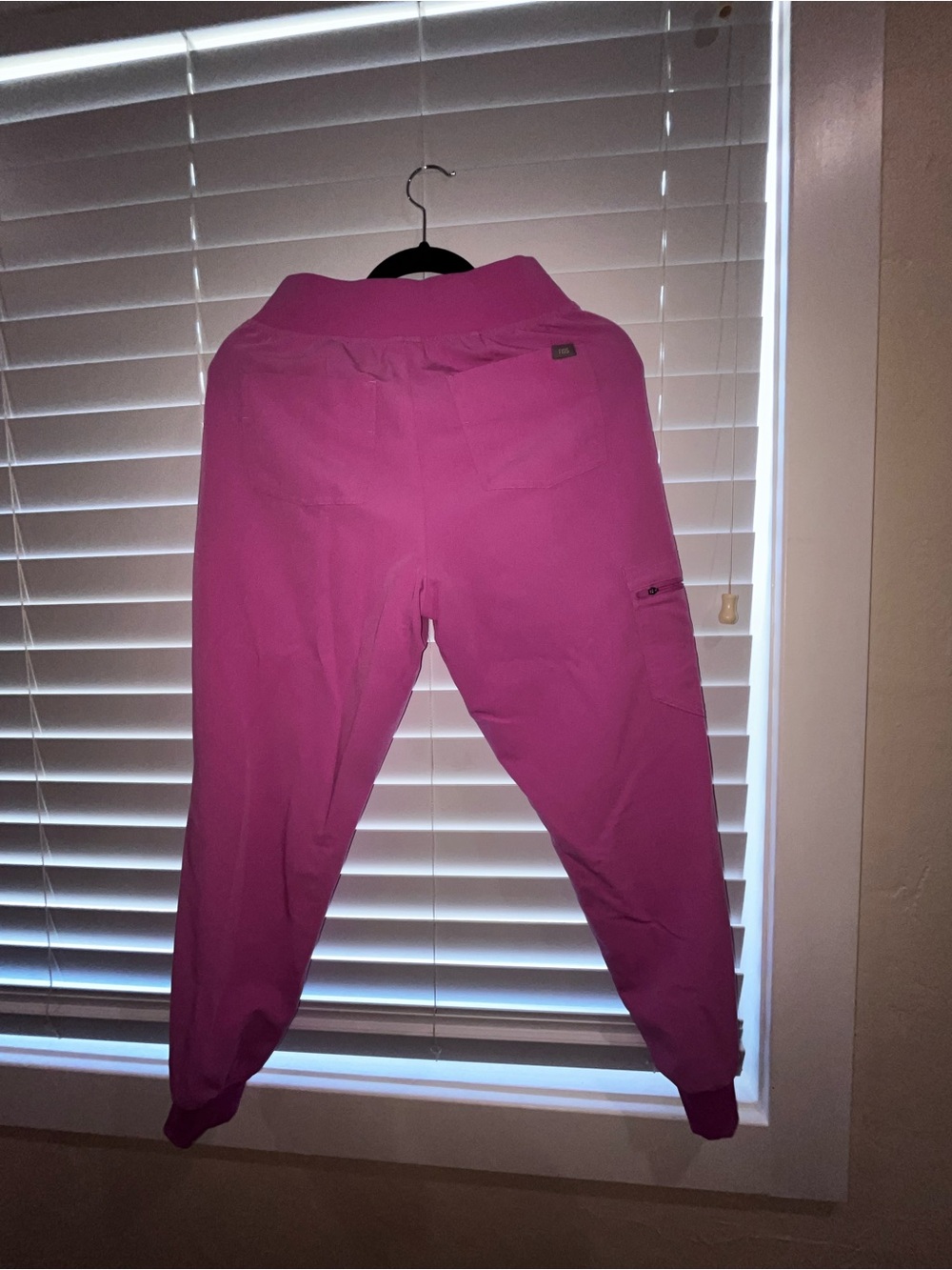FIGS pink cloud top in extra small and Zamora petite joggers in small - Picture 4 of 4